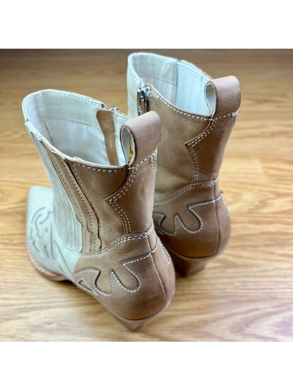 Like New Dolce Vita Ramson Cream Tan Leather Western Cowgirl Short Boots 8.5 - Picture 7 of 10